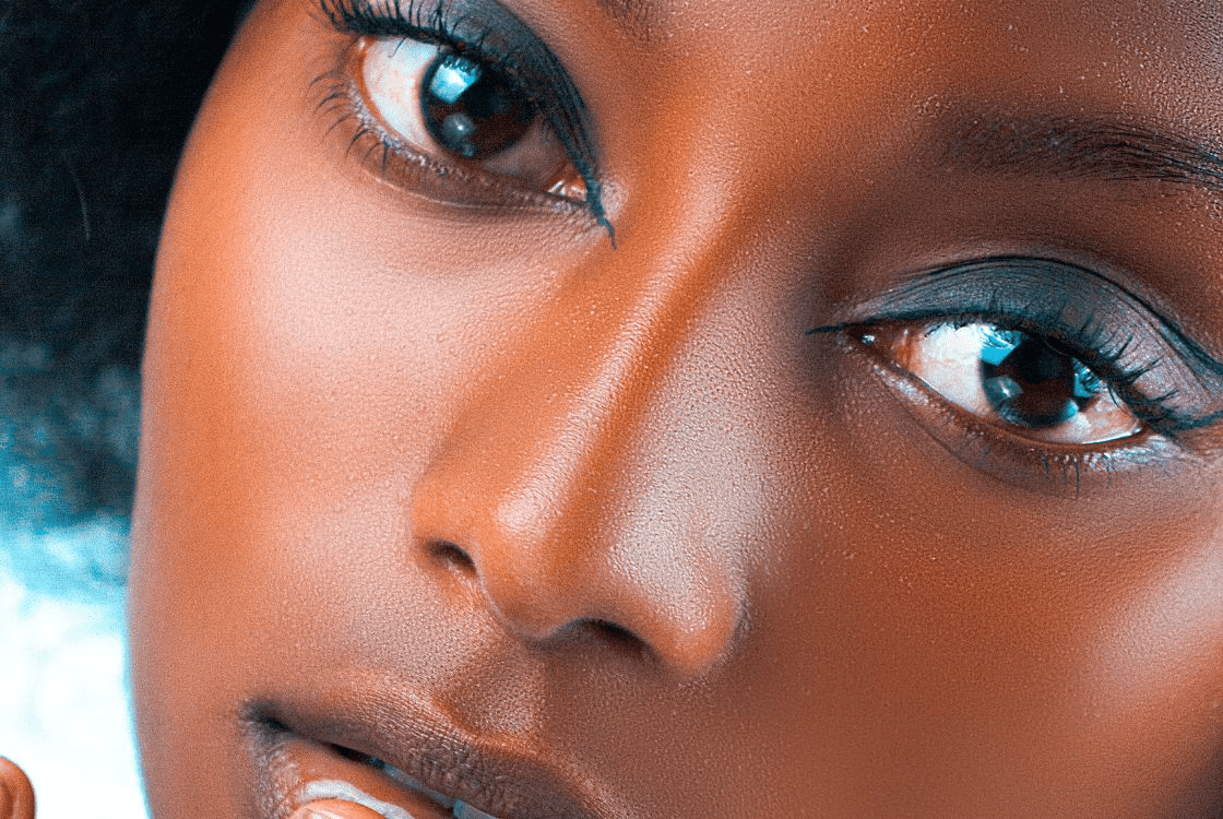 Rostro y Ojos maquillados Mujer