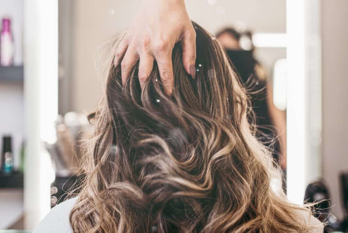 Cabello rubio de mujer grueso