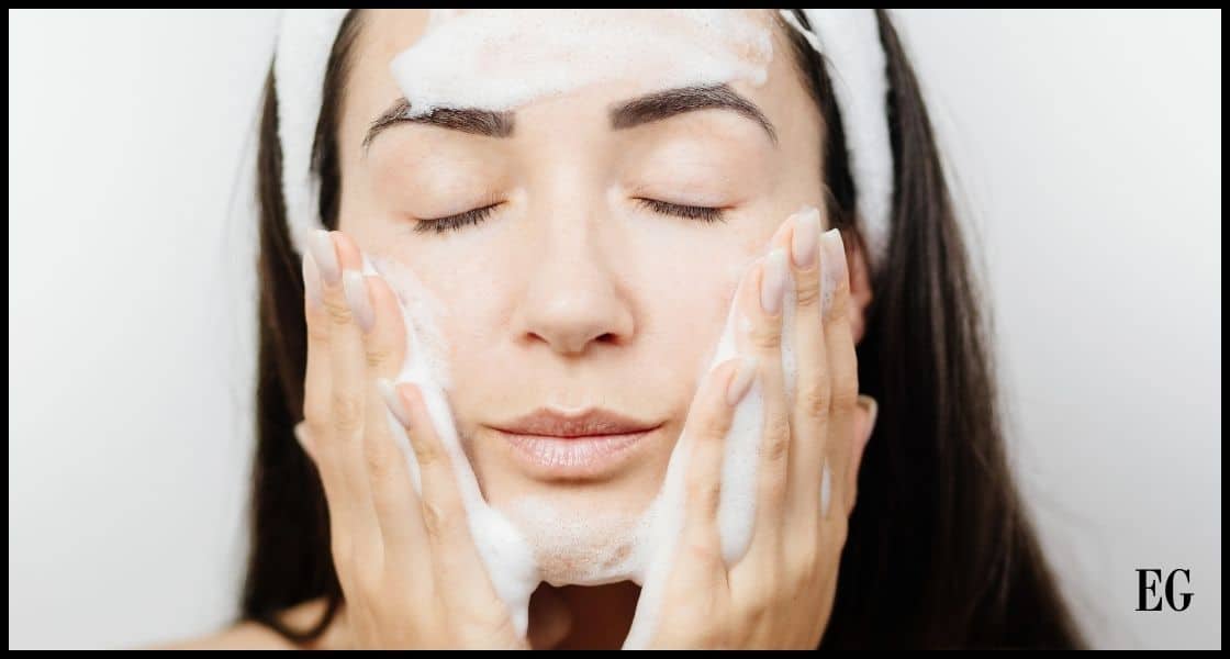 Beneficios y Pasos Esenciales de una Limpieza Facial Perfecta en 2025